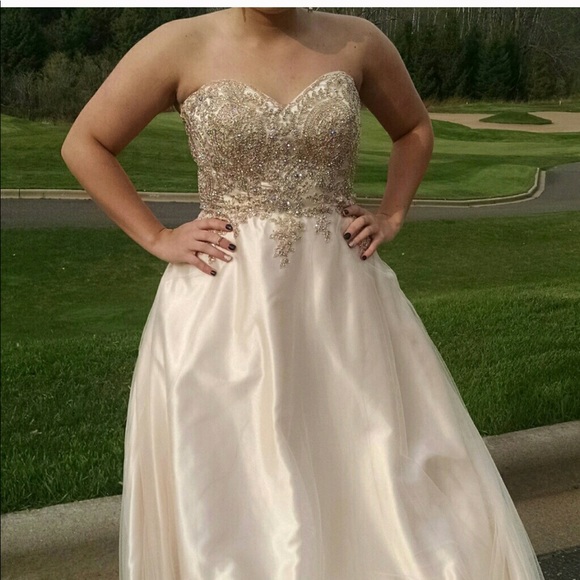 👗Cecily Brown Gold Studded strapless prom dress - Picture 8 of 8